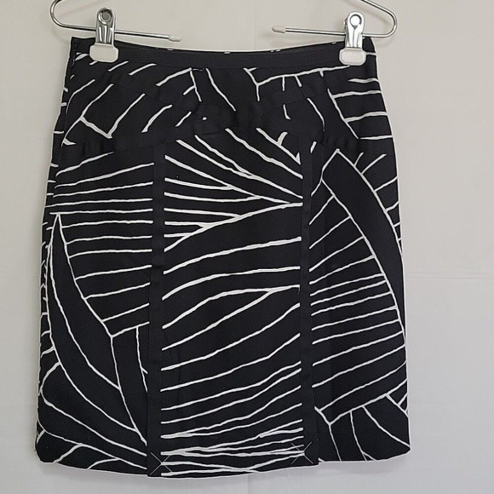 Ann Taylor black white geometric lined skirt size 0 NWT - Picture 2 of 7
